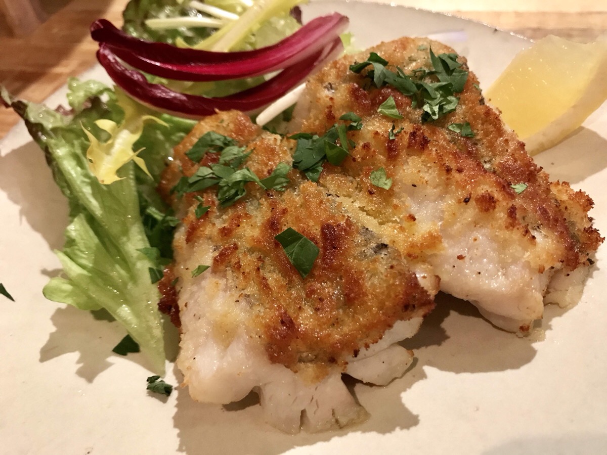 OCEAN BISTRO 旬の食材 天然トラフグのチーズパン粉焼き